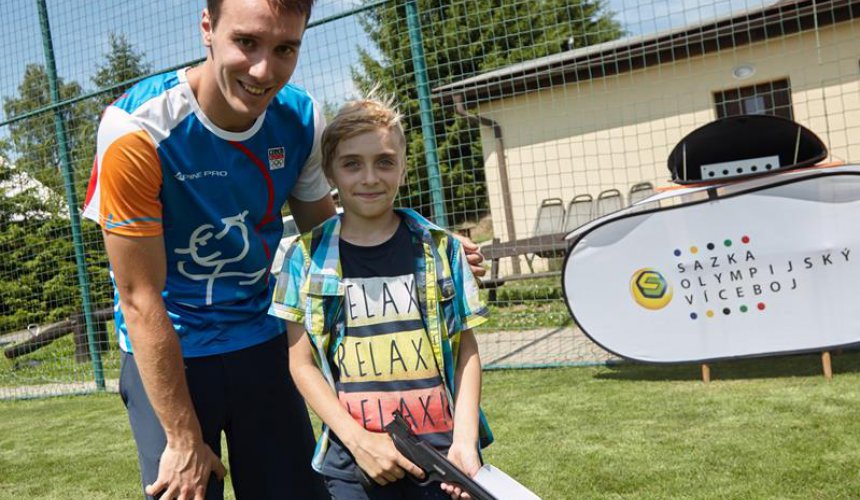 Trénink s moderním pětibojařem Kufem se vydařil. Kluci ze ZŠ v Josefově Dole mířili přesně
