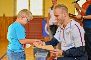 Sportovní den Paralympijské výzvy s Tadeášem Strašíkem v Lounech